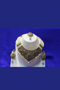 Gold and Pearl Kundan Necklace Set